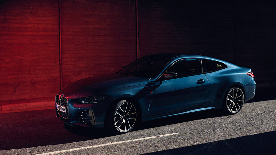 BMW M440i xDrive Coupé G22 2020 Arctic Race Blue metallic sett skrått forfra kjørende