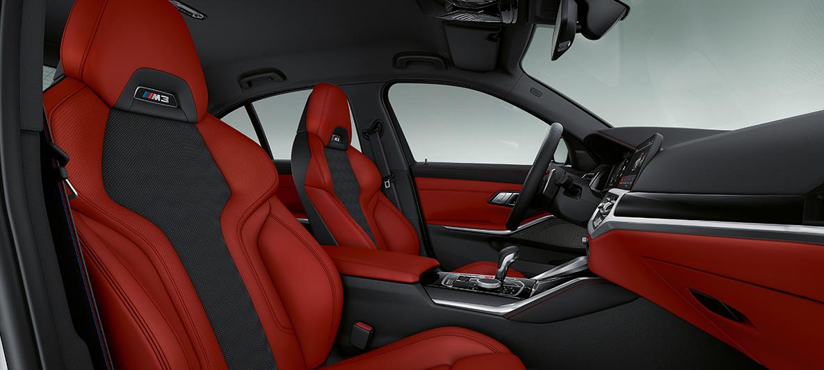 BMW Individual helskinninteriør 'Merino' fionarødt/sort BMW M4 Coupé 2020 v interiør BMW Individual helskinninteriør 'Merino' fionarødt/sort BMW M4 Coupé G82 2020 interiør førerplass