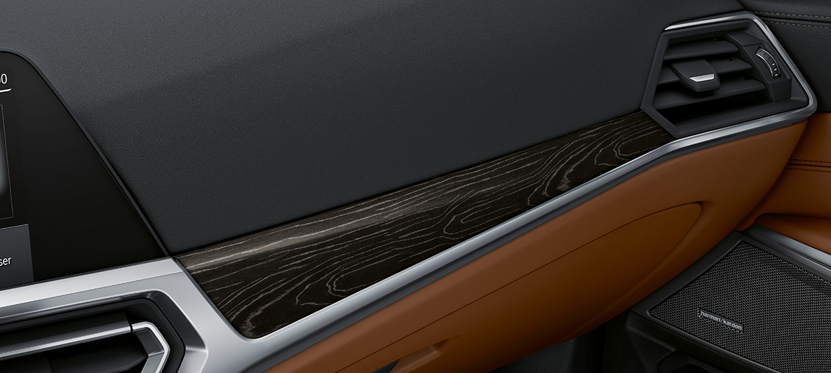 BMW Individual interiørlister i edeltre BMW M4 Coupé 2020 G82 interiør BMW Individual interiørlister i edeltreutførelse 'Fineline' i sort med sølveffekt og åpne porer BMW M4 Coupé Individual G82 2020 interiør