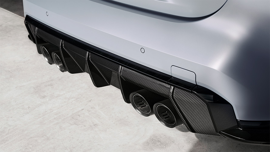 Titan-eksosanlegg med bakre del i mattlakkert sort BMW M4 CSL G82 BMW M4 CSL G82 BMW Individual spesiallakkering Frozen Brooklyn Grey metallic Titan-eksosanlegg med bakre del i mattlakkert sort, nærbilde bakfra