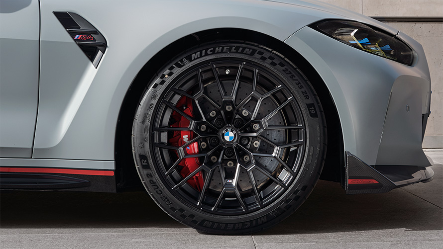 CSL eksklusive UltraTrack-dekk på lettvektshjul BMW M4 CSL G82 BMW M4 CSL G82 BMW Individual spesiallakkering Frozen Brooklyn Grey metallic CSL eksklusive UltraTrack-dekk på lettvektshjul