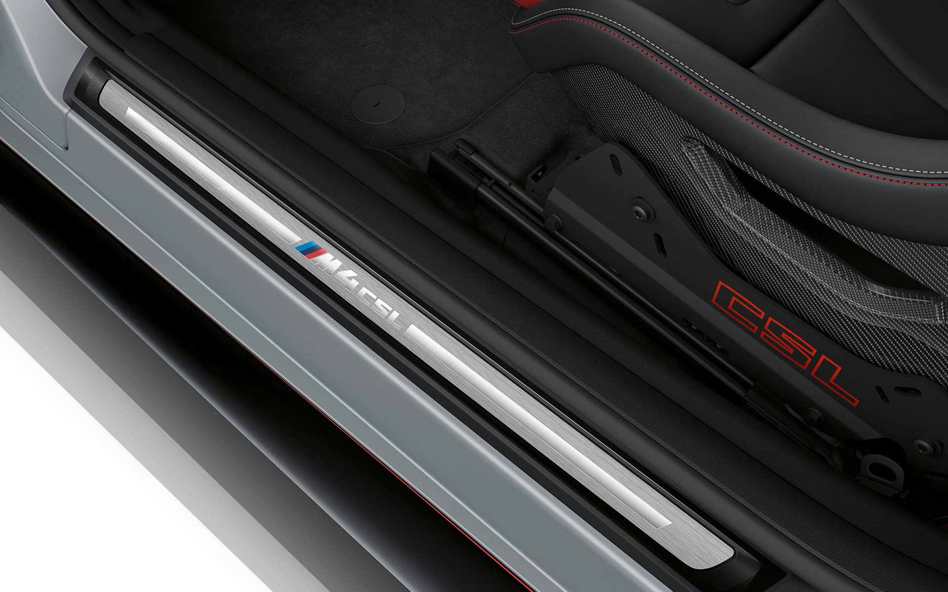 CSL spesifikk modellogo og folierte innstegslister BMW M4 CSL G82 BMW M4 CSL G82 BMW Individual spesiallakkering Frozen Brooklyn Grey metallic CSL spesifikk modellogo og folierte innstegslister