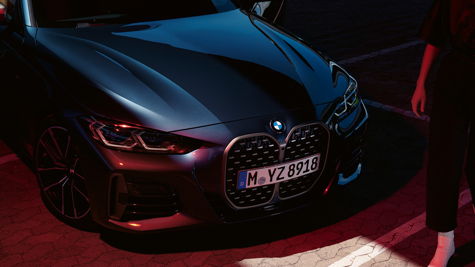 BMW dobbeltgrill BMW M440i xDrive Coupé G22 2020 BMW M440i xDrive Coupé Arctic Race blå metallic G22 2020 sett skrått forfra BMW dobbeltgrill