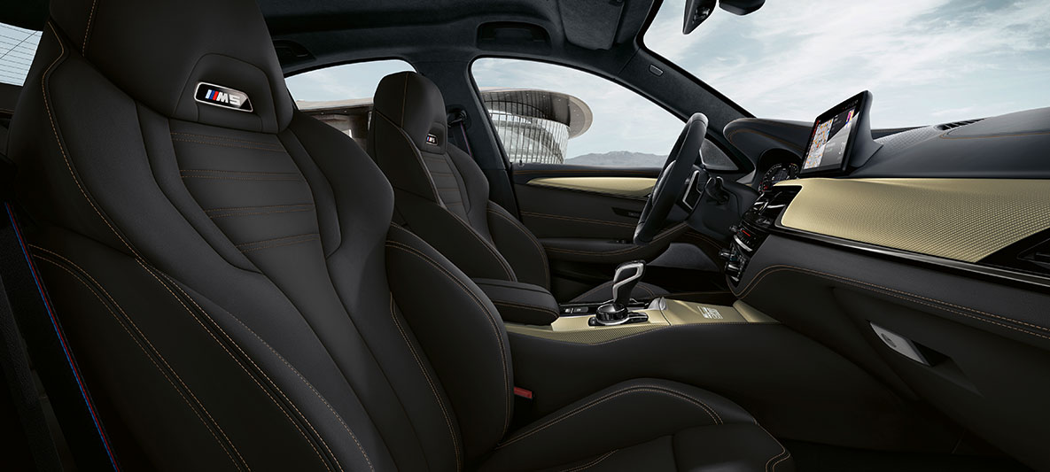 Kupé. BMW M5 Edition 35 år, detalj M-girspak.