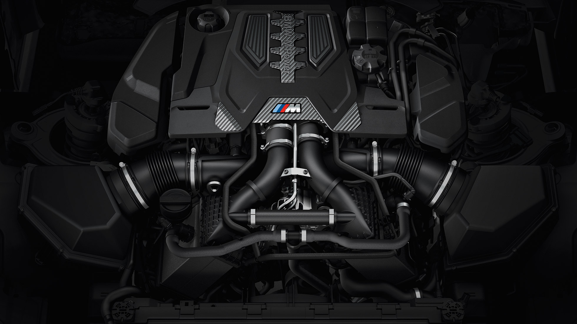 8-sylindret M TwinPower Turbo bensinmotor. BMW M5 Competition motor med M deksel.