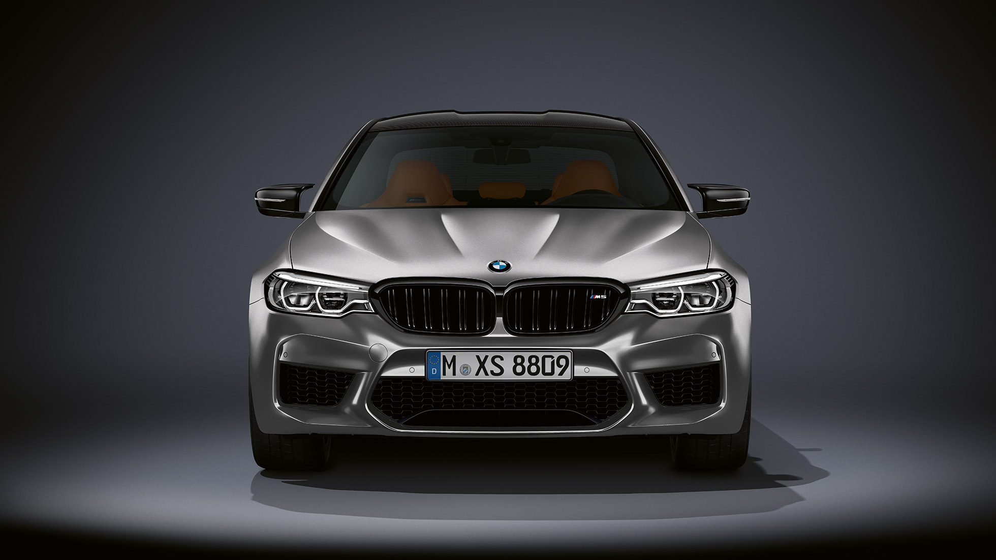 M design. BMW M5 Competition forfra.
