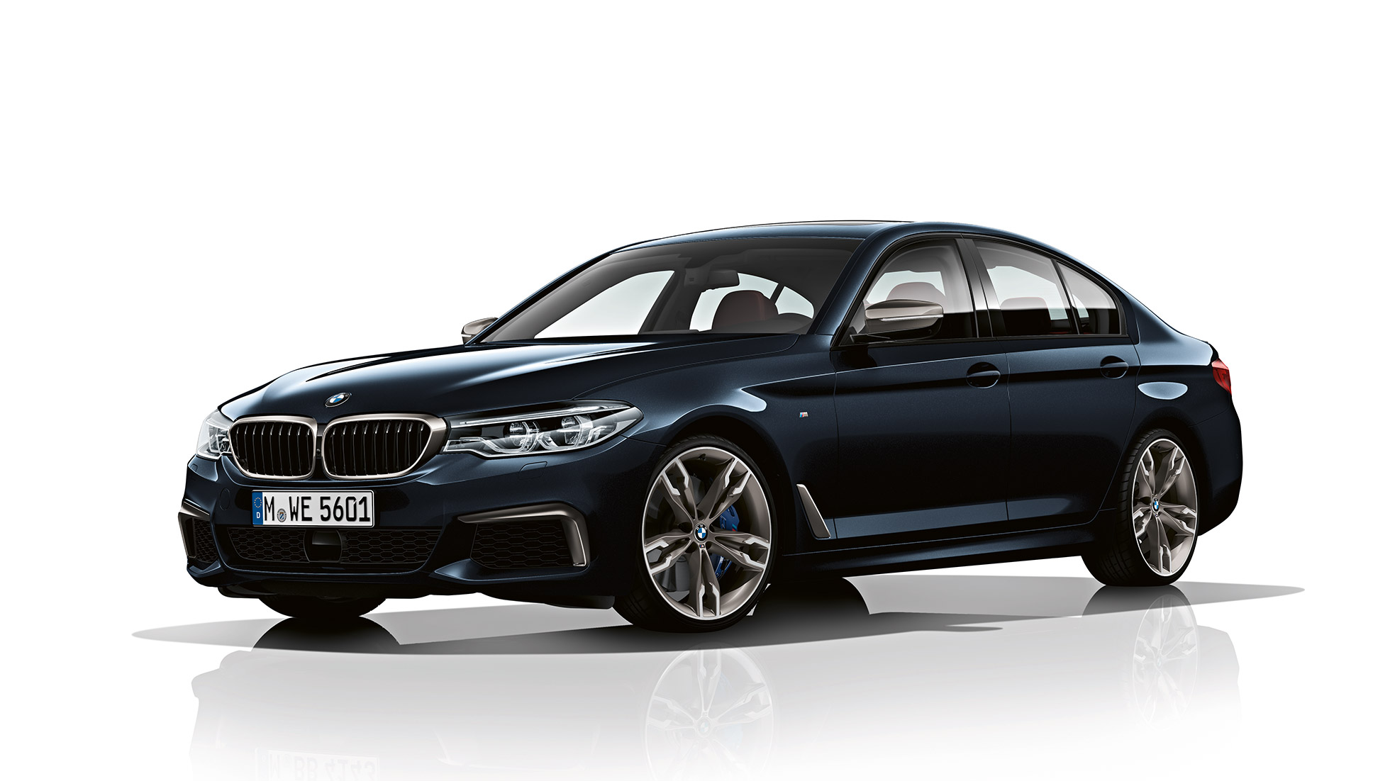Frontdesign. BMW M550i og BMW M550d design sett skrått forfra.