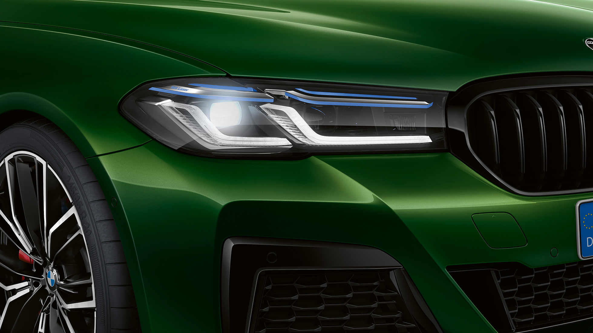 BMW Individual lykter Shadow Line BMW M550i xDrive Sedan G30 LCI Facelift 2020 BMW Individual lykter Shadow Line BMW M550i xDrive Sedan G30 LCI Facelift 2020 BMW Individual Verde Ermes grønn metallic næropptak front