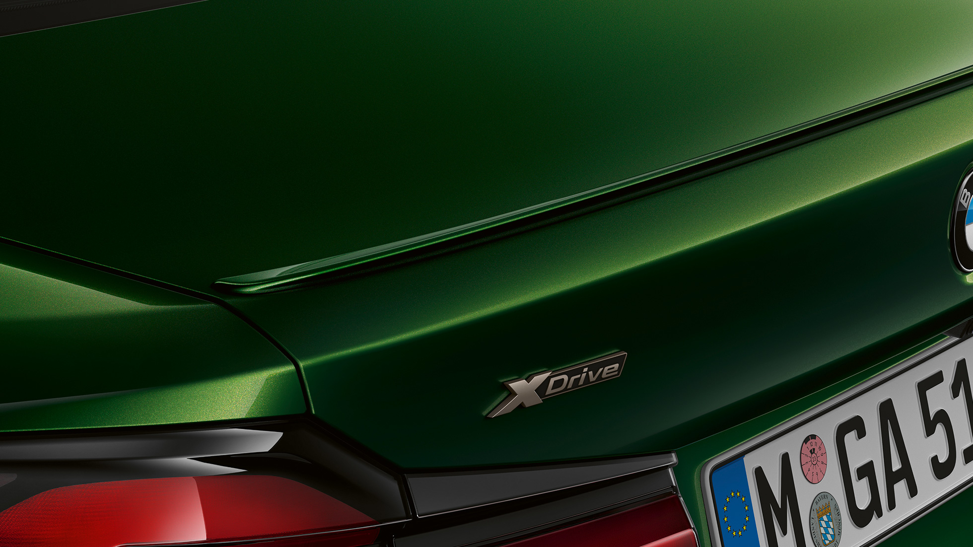 Hekkspoiler BMW M550i xDrive Sedan G30 LCI Facelift 2020 næropptak hekk Hekkspoiler BMW M550i xDrive Sedan G30 LCI Facelift 2020 BMW Individual Verde Ermes grønn metallic næropptak hekk