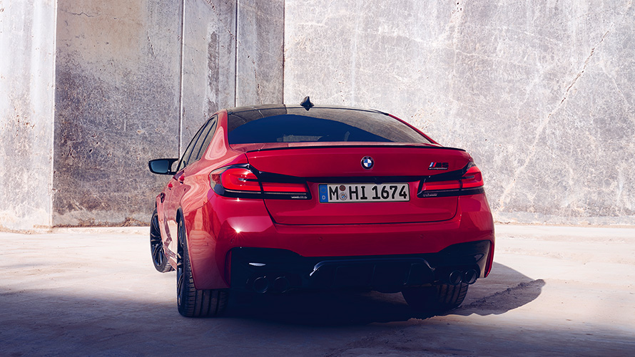 BMW M5 Competition F90 LCI Facelift 2020 BMW Individual Imolarød Sett bakfra