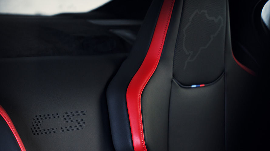 BMW M5 CS F90 2021 Kupé M Carbon bøtteseter med belyst M5-logo og Nürburgring silhuett