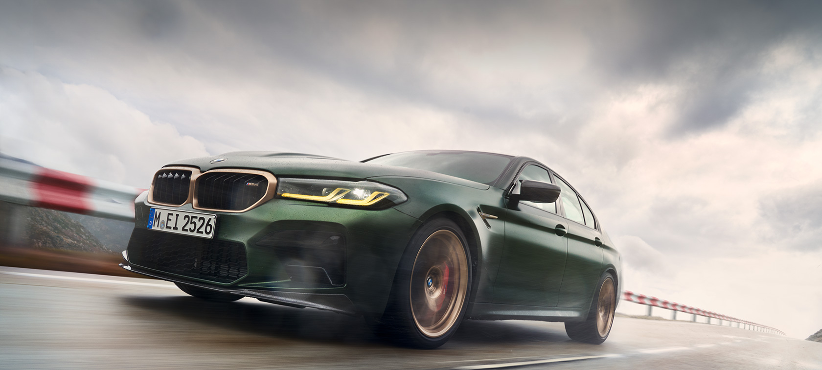 BMW M5 CS F90 2021 Frozen Deep Green metallic sett skrått forfra