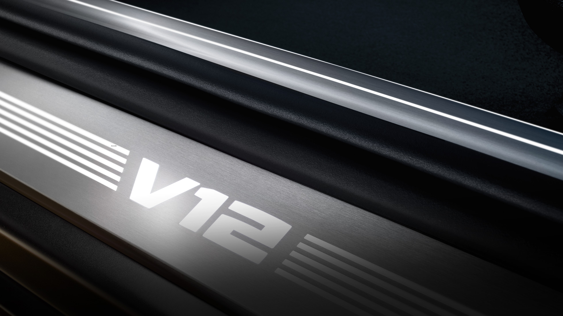 BMW innstegslist med V-12 signatur BMW M760Li xDrive sedan, BMW M760Li Interiør
