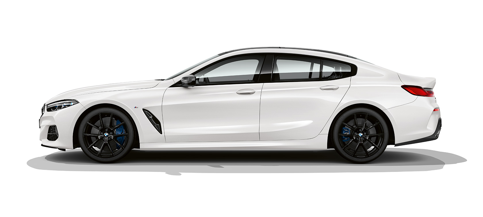 BMW M850i xDrive Gran Coupé Sett fra siden BMW M850i xDrive Gran Coupé G16 2019 BMW Individual Mineralhvit sett fra siden