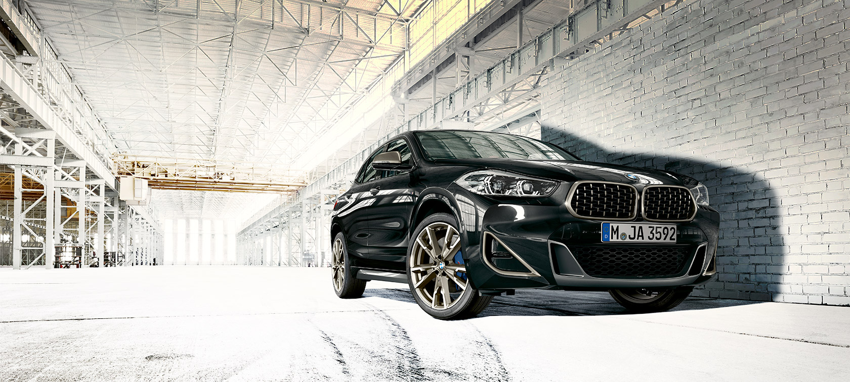 Froskeperspektiv BMW X2 M35i ( F39 ) Safirsort metallic