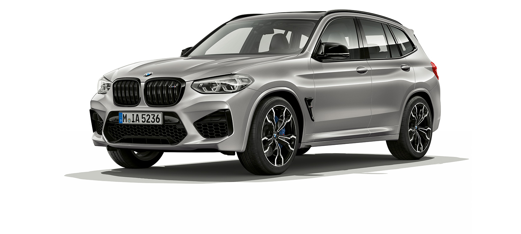 BMW X3 M Competition sett skrått forfra. Utvendig design på BMW X3 M Competition i doningtongrå metallic sett skrått forfra.