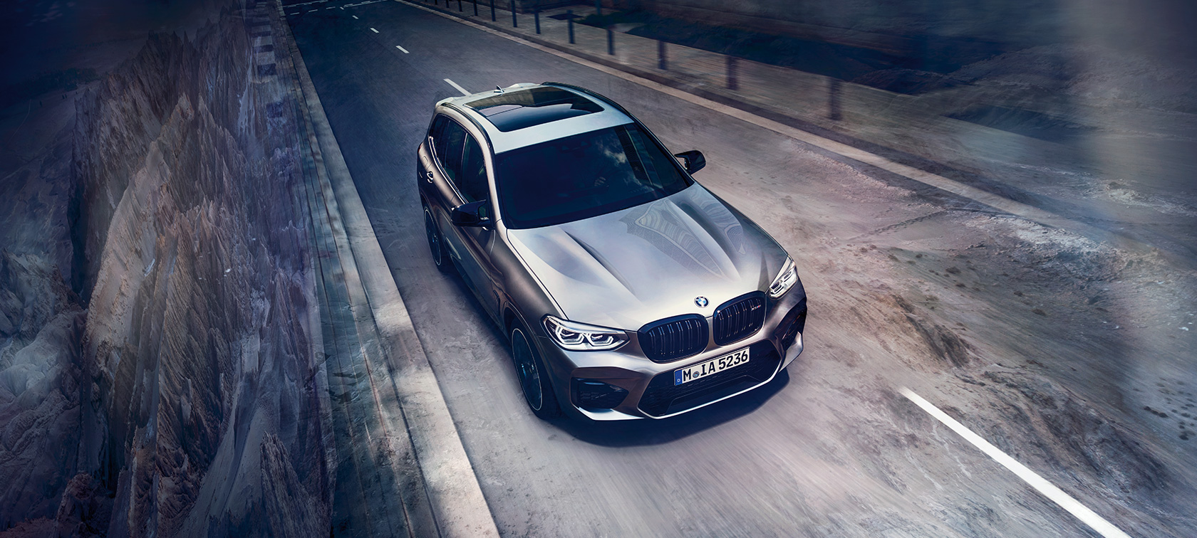 BMW X3 M Competition sett ovenfra. Utvendig design på BMW X3 M Competition i doningtongrå metallic sett ovenfra forfra.