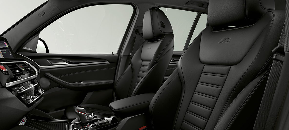 BMW X3 M med sportsseter i sort Vernasca-skinn. Kupeen til BMW X3 M med sportsseter i sort Vernasca-skinn.