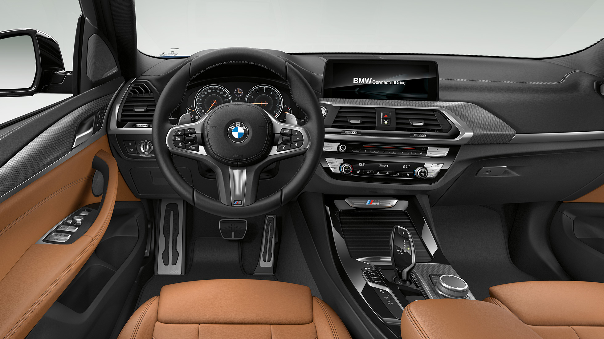 Førerplassen i BMW X3 M40i og BMW X3 M40d. Førerplassen i BMW X3 M40i og BMW X3 M40d med M skinnratt og M sportsseter.