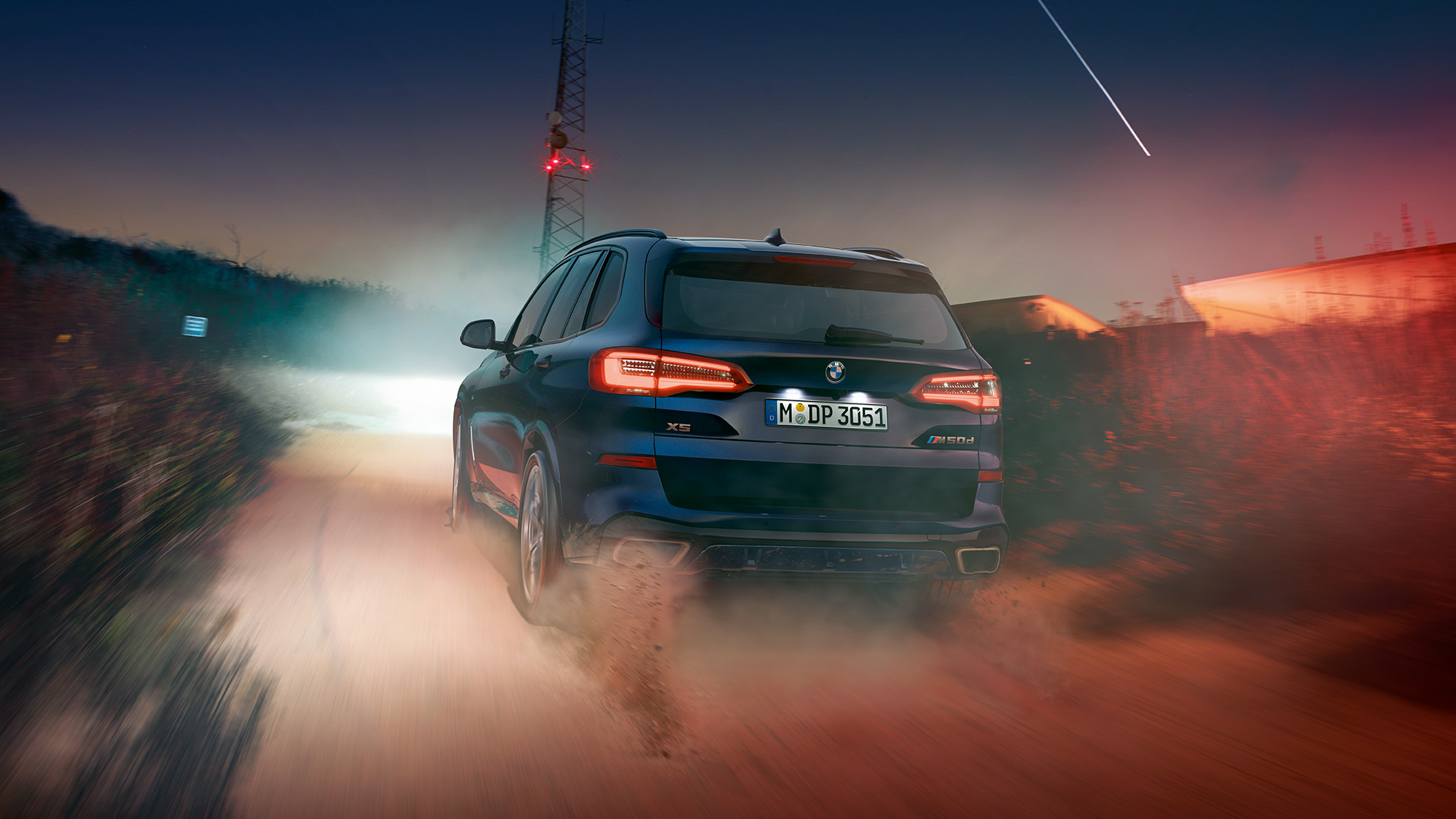BMW X5 M50d med 6-sylindret M TwinPower Turbo dieselmotor BMW X5 M50d med M TwinPower Turbo 6-sylindret dieselmotor G05 karbonsort metallic sett bakfra