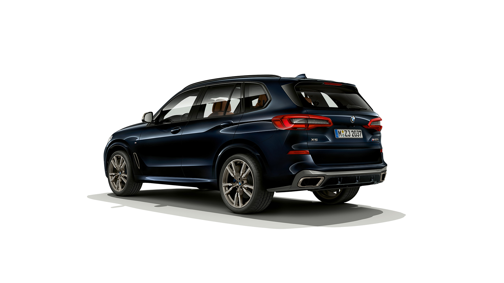 BMW X5 M50d med 6-sylindret M TwinPower Turbo dieselmotor BMW X5 M50d med M TwinPower Turbo 6-sylindret dieselmotor G05 karbonsort metallic sett bakfra