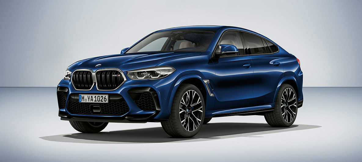 BMW X6 M i BMW Individual tansanittblå metallic BMW X6 M F96 2020 BMW Individual tansanittblå metallic sett skrått fra siden