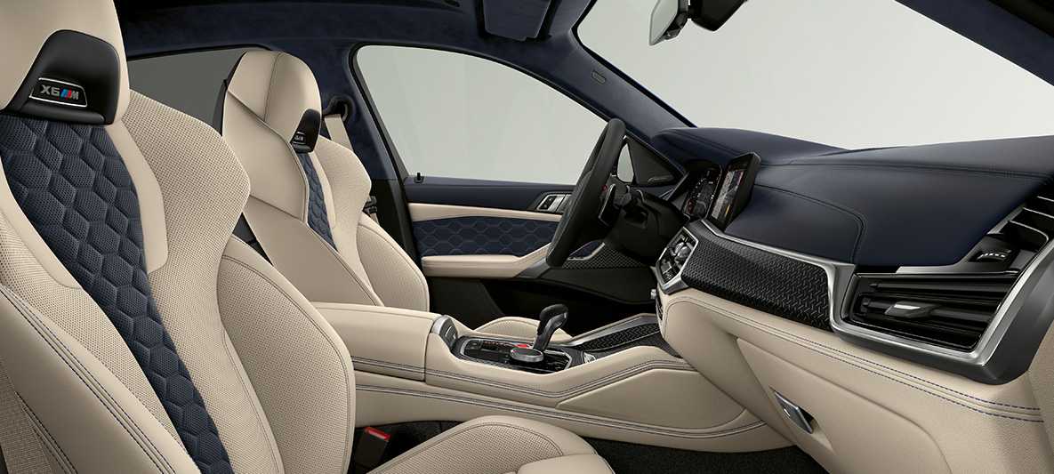 BMW X6 M Individual F96 2020 interiør BMW X6 M Individual F96 2020 interiør M multifunksjonsseter med X6 M Logo