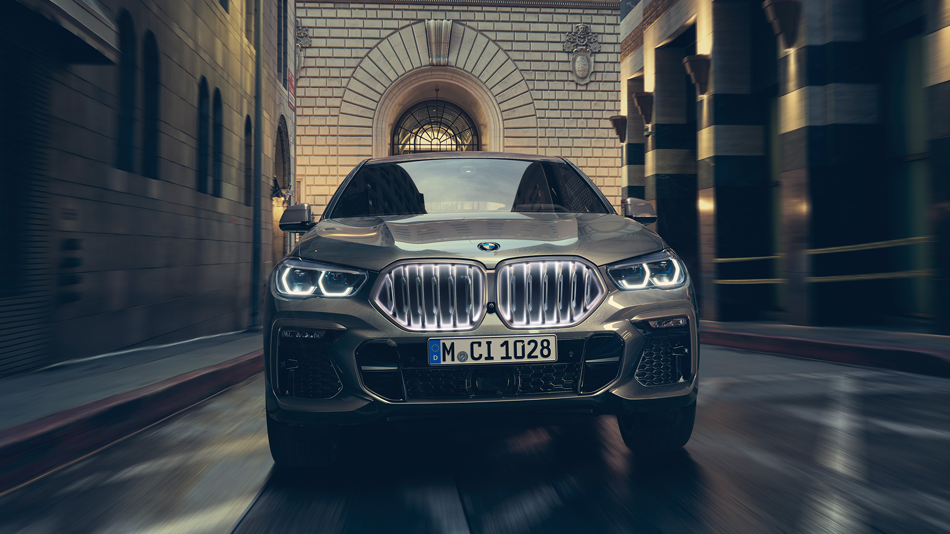 BMW X6 M50d med 6-sylindret M TwinPower Turbo dieselmotor BMW X6 M50d med M TwinPower Turbo Dieselmotor G06 Manhattan metallic sett forfra