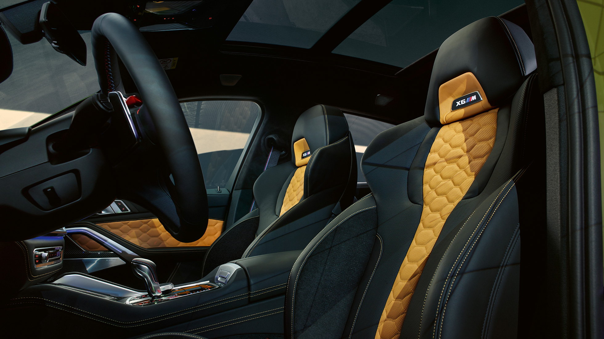 M multifunksjonsseter BMW X6 M Competition M Multifunksjonsseter med belyst X6 M-logo BMW X6 M Competition F96 interiør