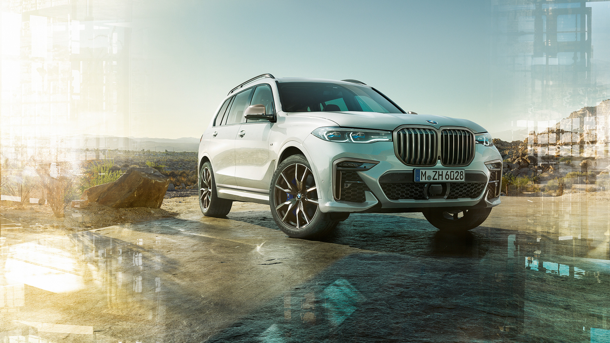 BMW X7 M-modell sett skrått forfra BMW X7 M-modell i mineralhvit, stående, sett skrått forfra, G07, 2019