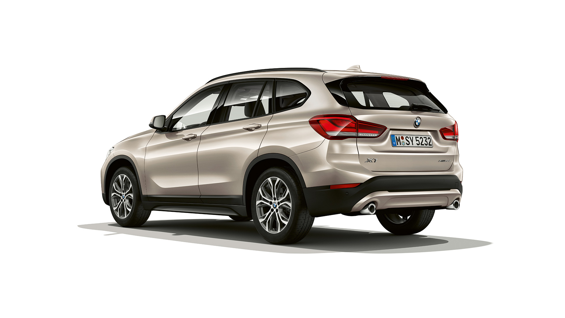 BMW X1, Modell Advantage, sett skrått bakfra BMW X1, Modell Advantage, sett skrått forfra studio-opptak