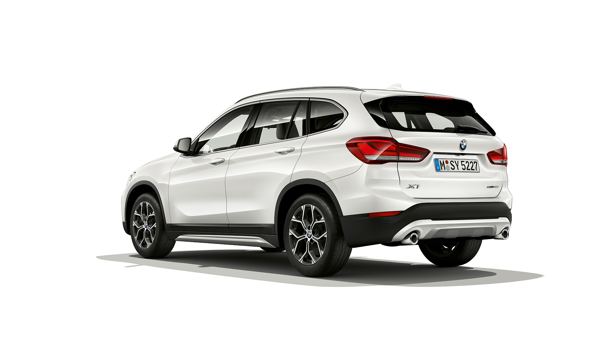 BMW X1, Modell xLine, sett skrått bakfra BMW X1, Modell xLine, sett skrått forfra studio-opptak