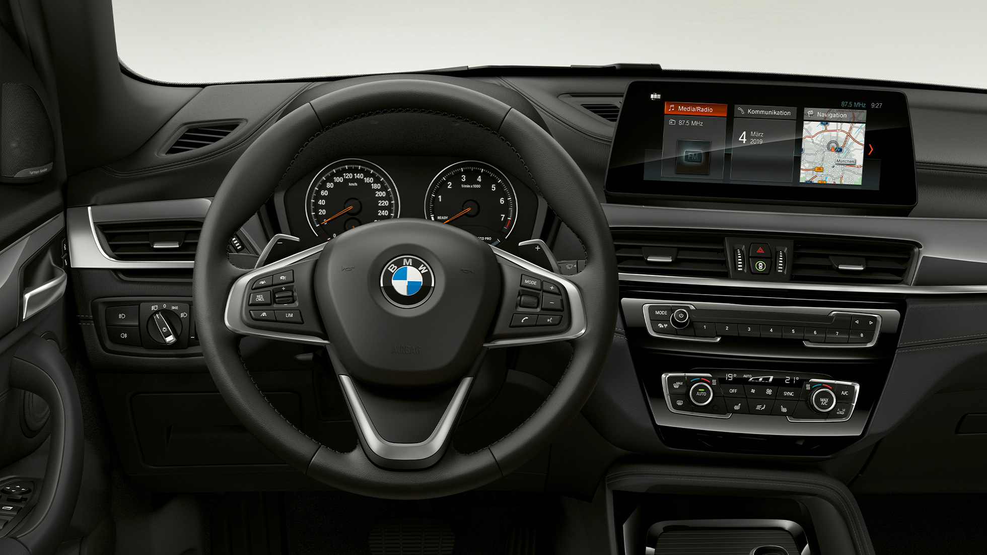 BMW X1, Modell xLine, interiør BMW X1, Modell xLine, interiør med fokus på førerplassen