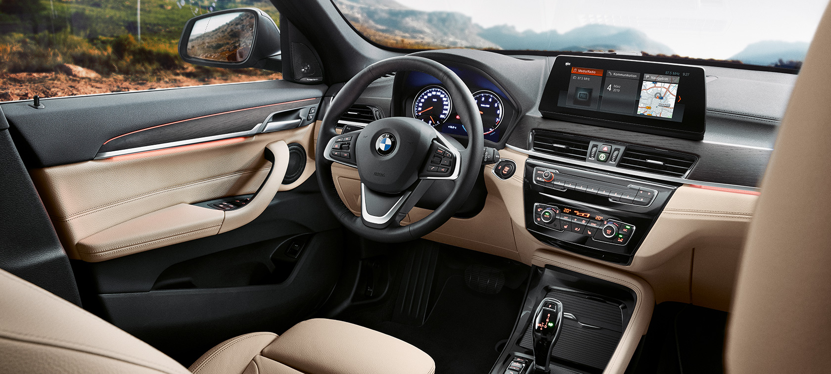 BMW X1, dashbord BMW X1, Interiør med fokus på førerplassen.