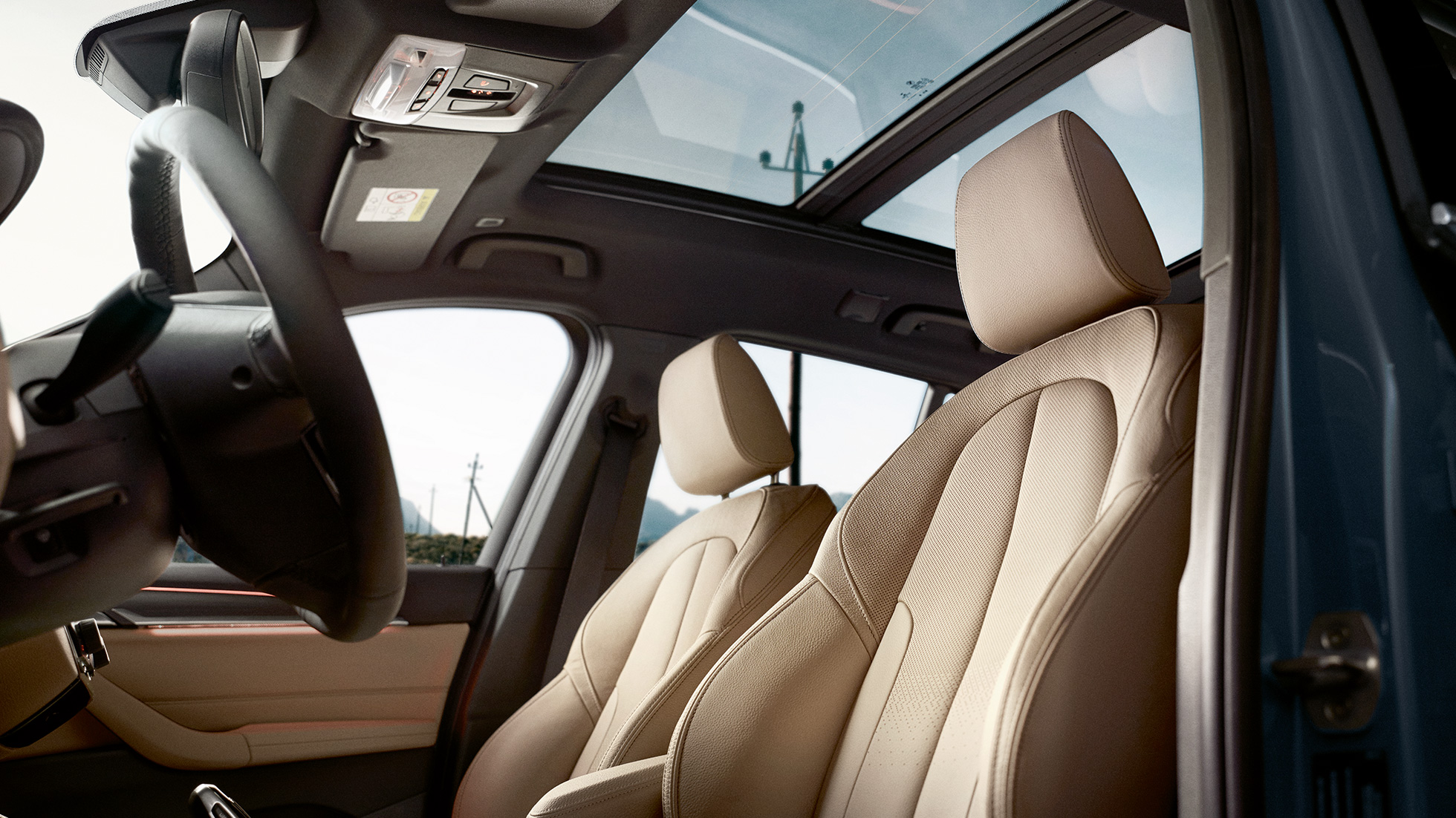 BMW X1 Interiør, sportsseter. BMW X1 Interiør med fokus på ergonomiske sportsseter.