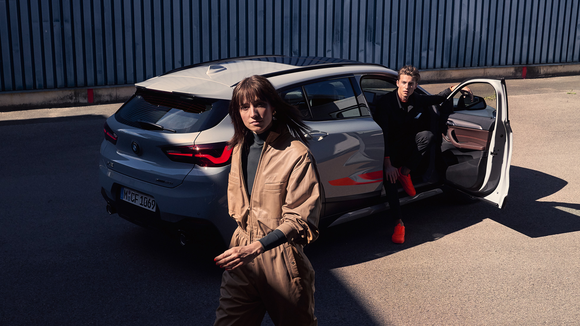 Sett bakfra BMW X2 F39 BMW X2 2018 F39 Galvanisert gull metallic, sett bakfra