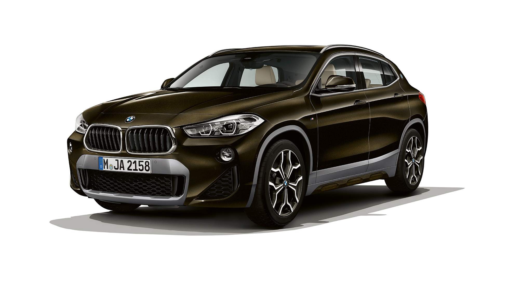 Sett skrått forfra BMW X2 sDrive20i Modell M Sport X BMW X2 sDrive20i Modell M Sport X 2018 F39 Sparkling storm med briljanteffekt, sett skrått forfra