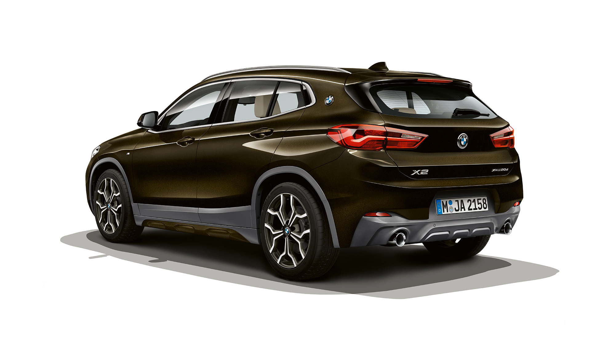 Sett skrått forfra BMW X2 sDrive20i Modell M Sport X BMW X2 sDrive20i Modell M Sport X 2018 F39 Sparkling Storm med briljanteffekt, sett skrått forfra