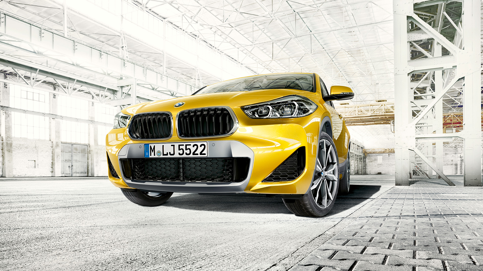 Dobbelgrill BMW X2 F39 BMW X2 2018 F39 Galvanisert gull metallic, sett forfra, dobbelgrill