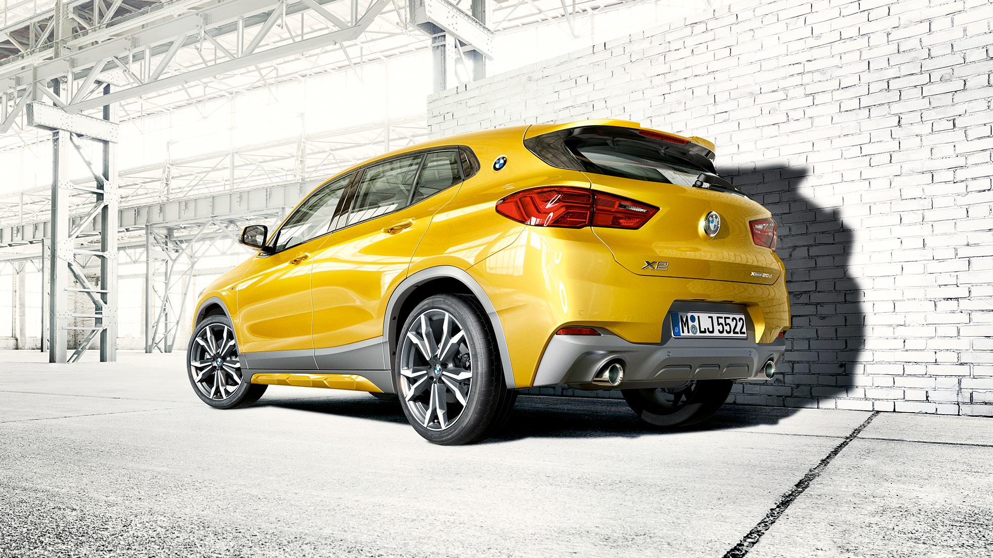 Sett bakfra BMW X2 F39 BMW X2 2018 F39 Galvanisert gull metallic, sett bakfra