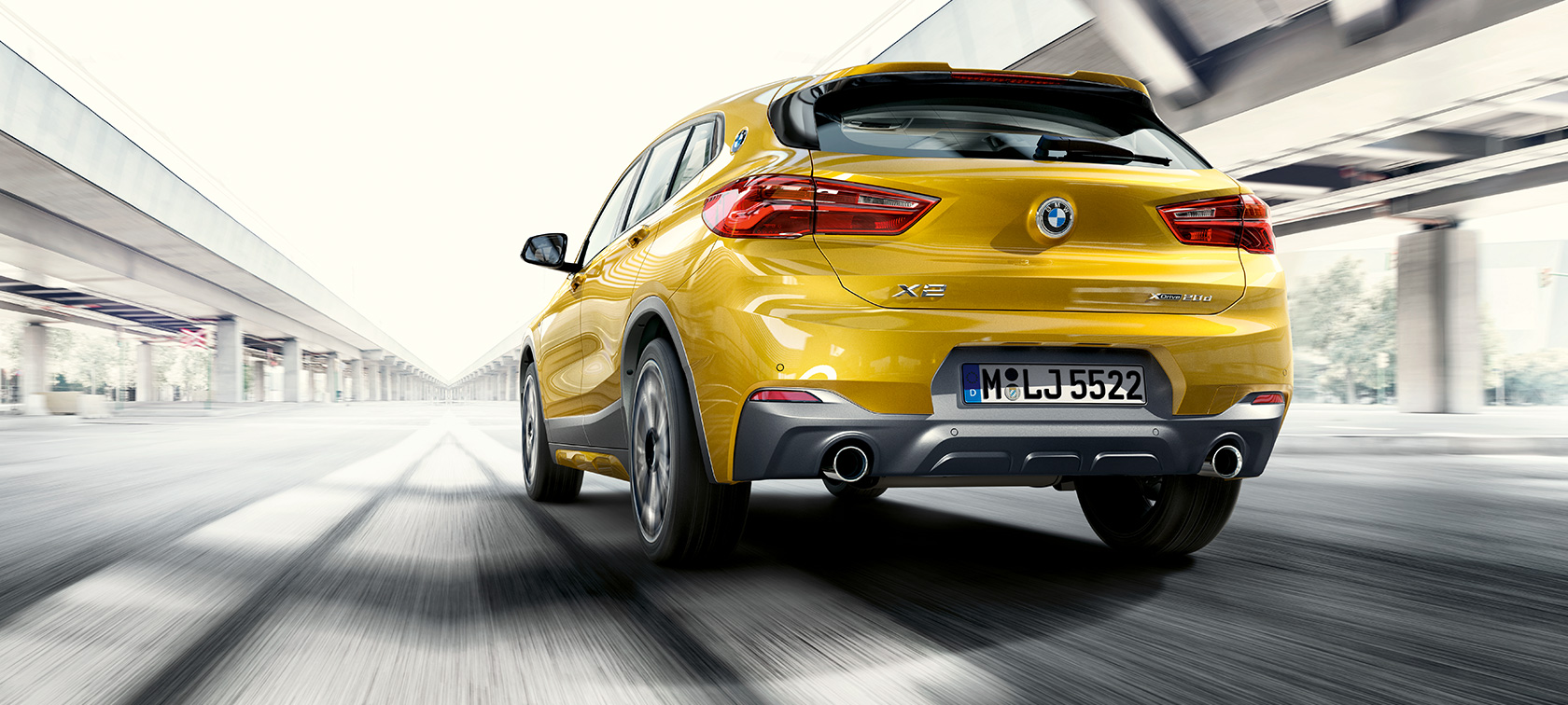 Sett bakfra BMW X2 F39 Sett bakfra BMW X2 2018 F39 Galvanisert gull metallic