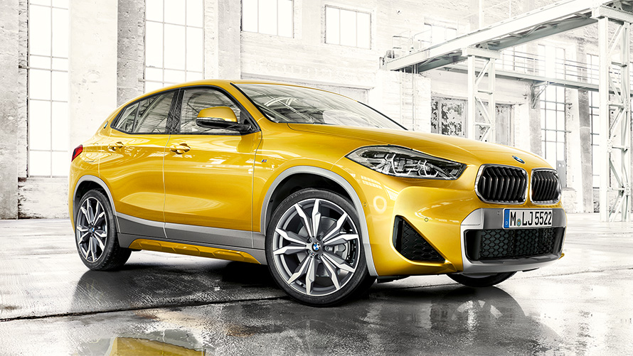 BMW X2 F39 2020 Brooklyn grå, sett skrått forfra, dobbelgrill