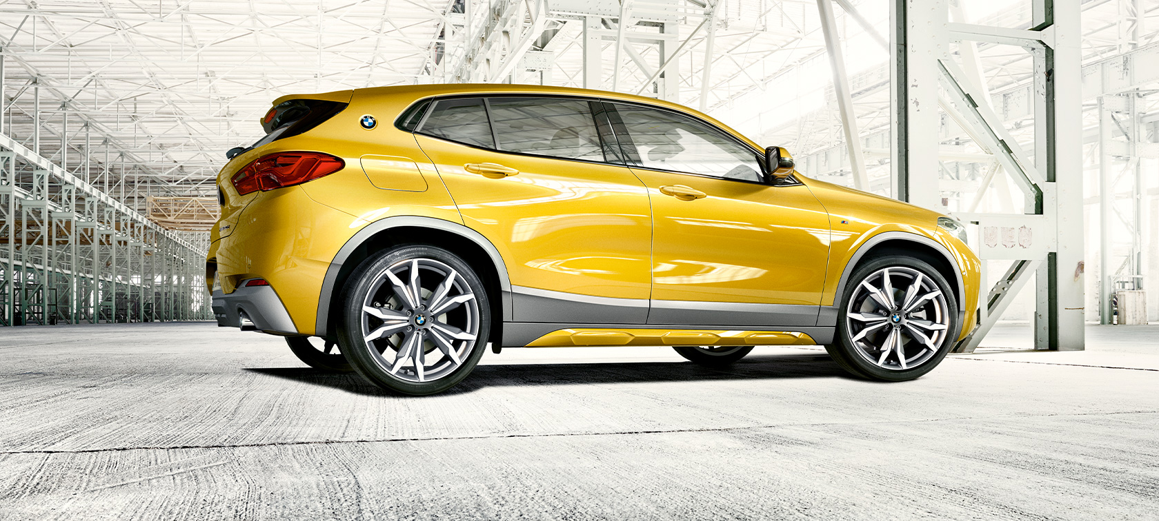 Sett skrått forfra BMW X2 F39 Sett skrått forfra BMW X2 F39 2020 Brooklyn grå