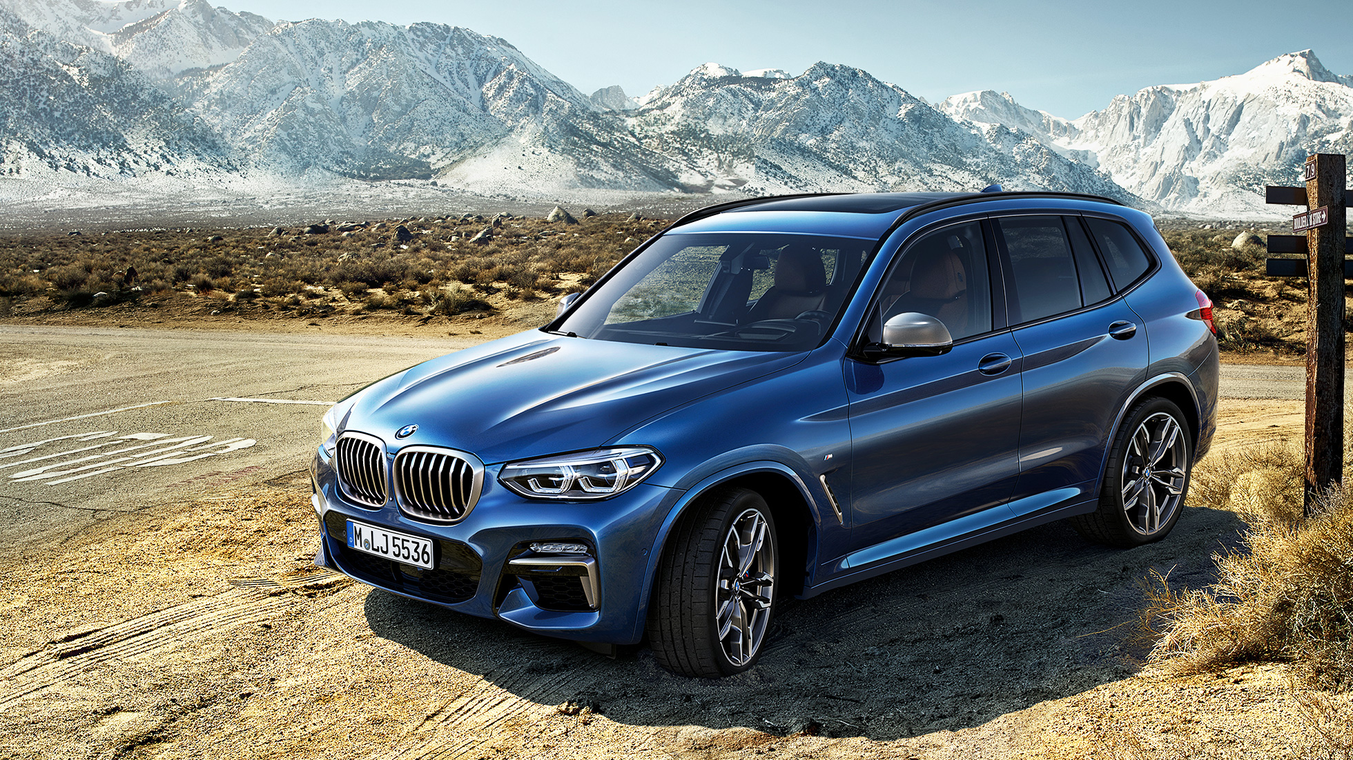 BMW X3 M40i sett skrått forfra i fjellet BMW X3 M40i sett skrått forfra i fjellet