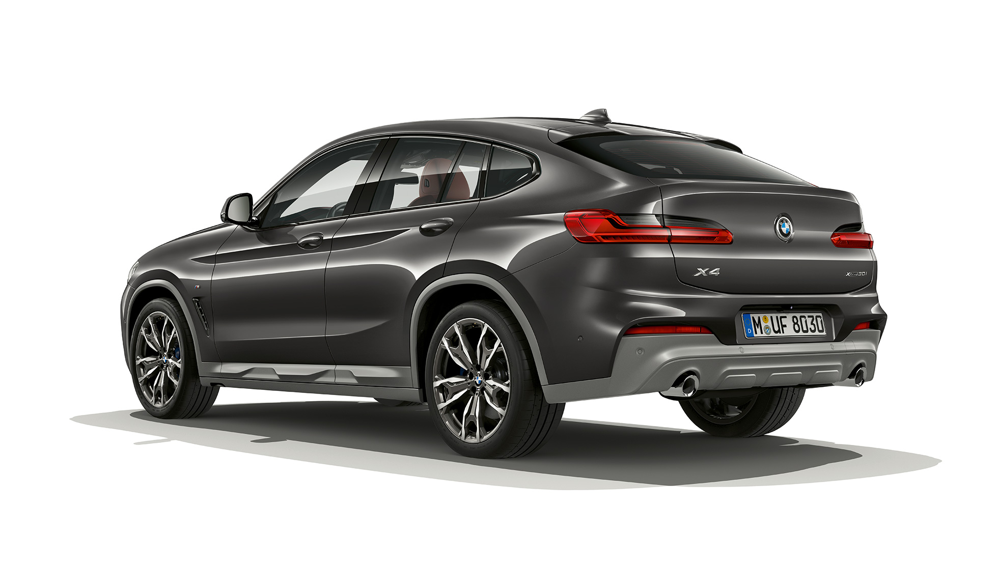 Sett skrått bakfra BMW X4 Modell M Sport X BMW X4 xDrive30i Modell M Sport X G02 2018 Sofistogrå med briljanteffekt Sett skrått bakfra