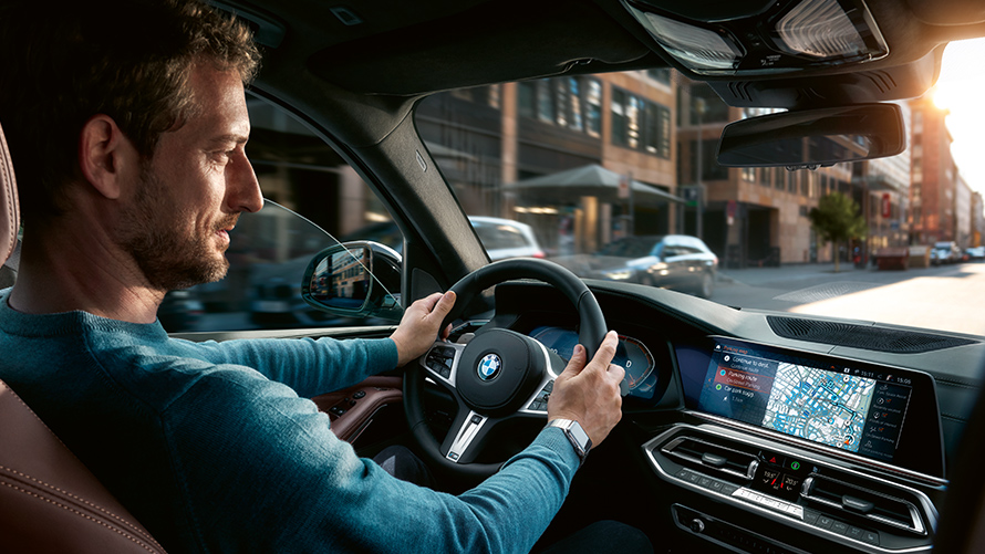Dør-til-dør-navigasjon med BMW X5 BMW X5 Navigate Door to Door