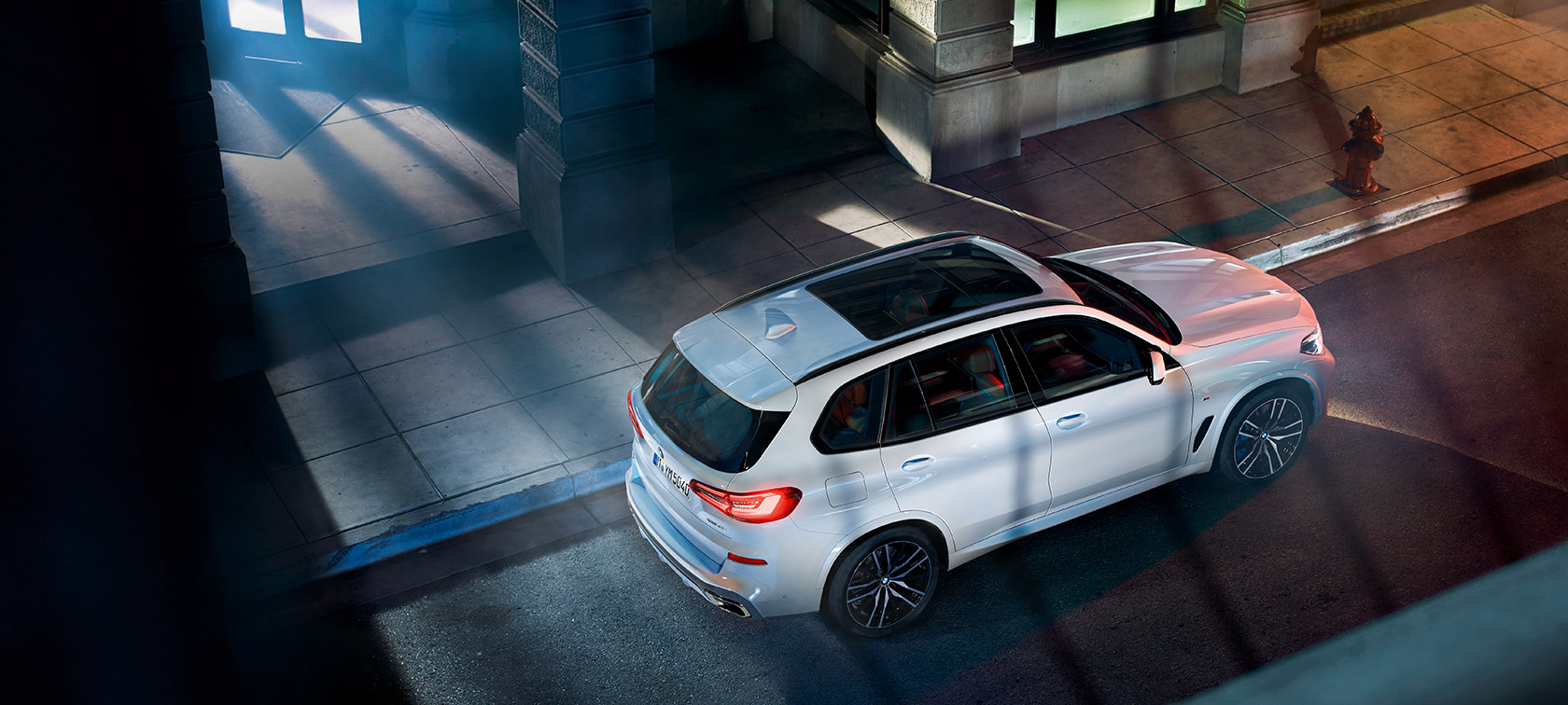 BMW X5 sett ovenfra BMW X5 G05 2018 Mineralhvit metallic sett ovenfra