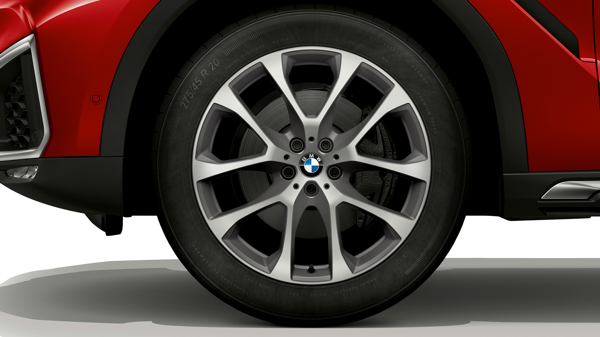 BMW X6 med BMW xLine, lettmetallfelg. BMW X6 med BMW xLine med fokus på lettmetallfelg.