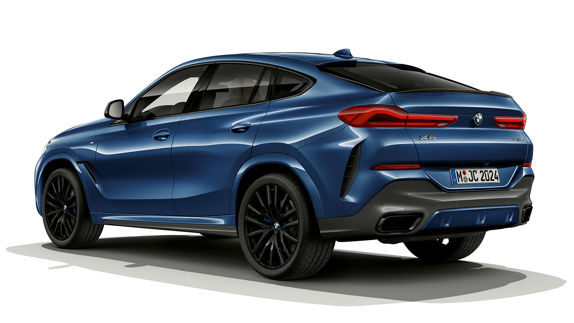 BMW X6 med M sportspakke, hekk. BMW X6 med M sportspakke sett bakfra.