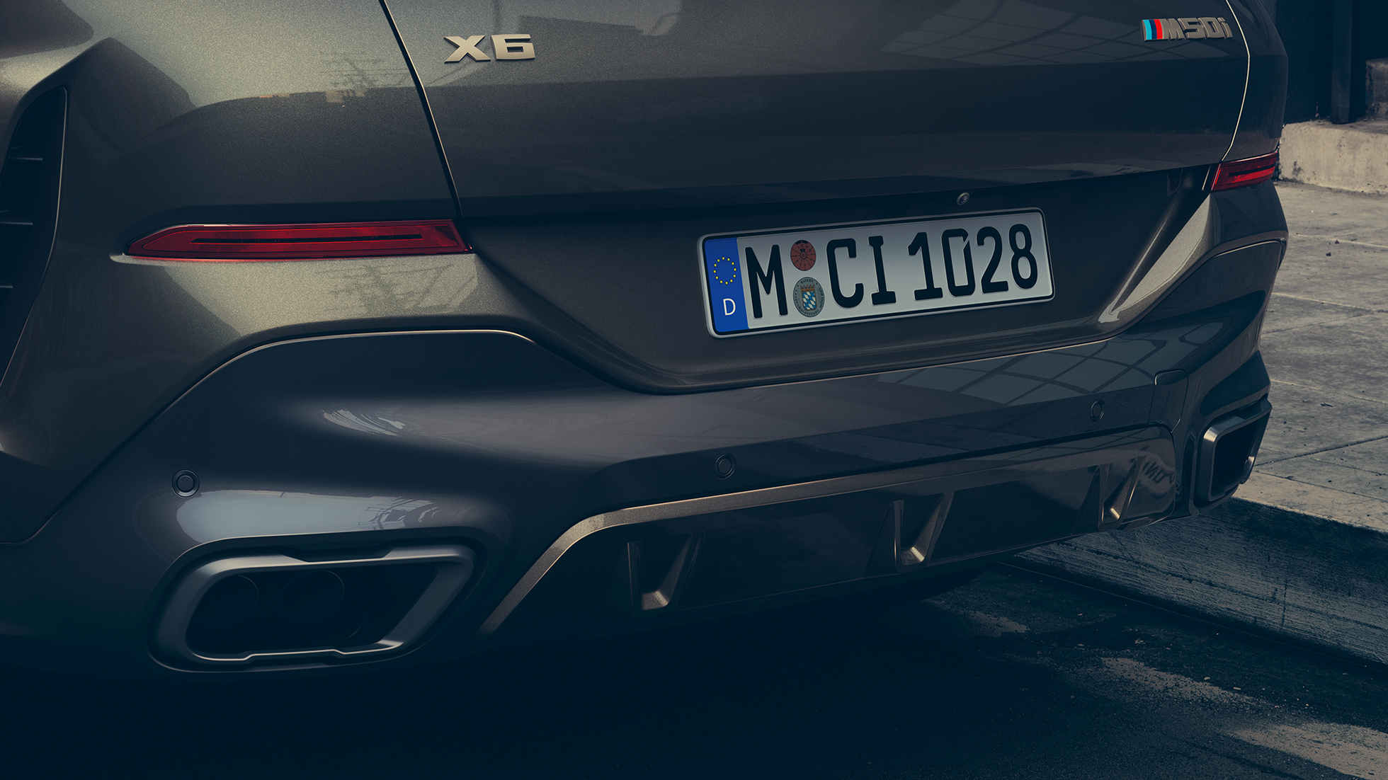 M sportseksosanlegg i BMW X6. Nærbilde av M sportseksosanlegg i BMW X6.